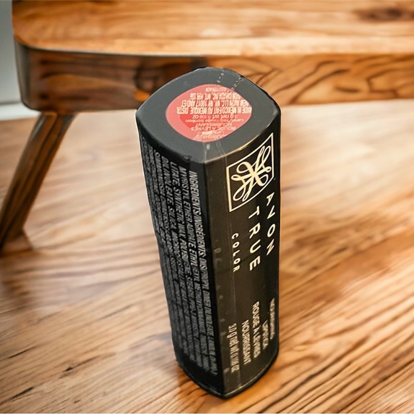 2/$22 NEW Sealed AVON Candy Red True Color Lipstick 3.0 g - Picture 2 of 3